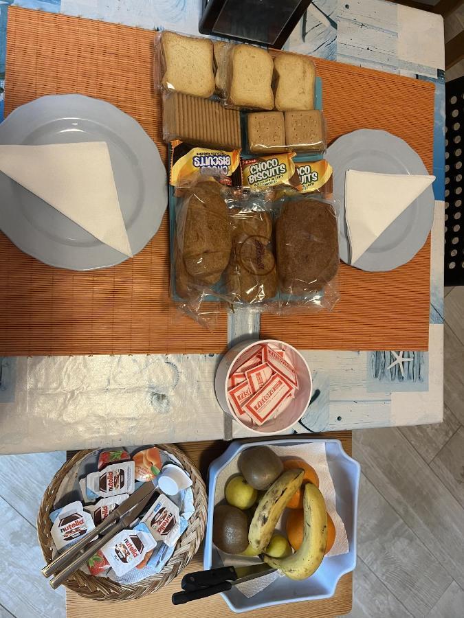 לינה וארוחת בוקר צ'רבו Tra Il Borgo E Il Mare מראה חיצוני תמונה